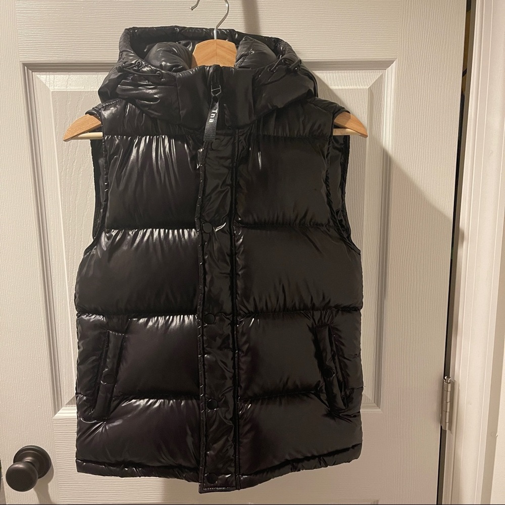 Aritzia the super puff vest